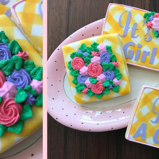 Piping easy flowers for the perfect Spring cookies!